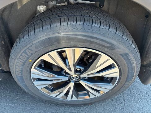 Certified 2021 Nissan Rogue SV w/ Premium Package AWD/4WD image 11
