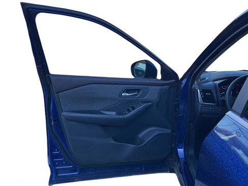 Used 2023 Nissan Rogue SV image 29