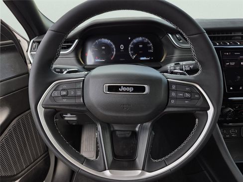 New 2025 Jeep Grand Cherokee Altitude image 54