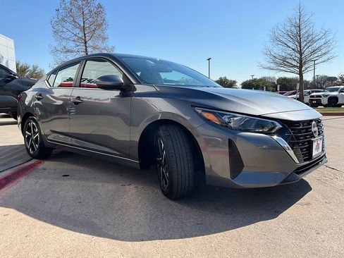 Used 2025 Nissan Sentra SV image 4
