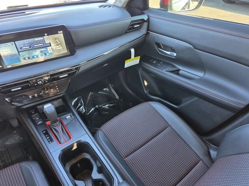 Certified 2025 Nissan Kicks SR FWD image 17