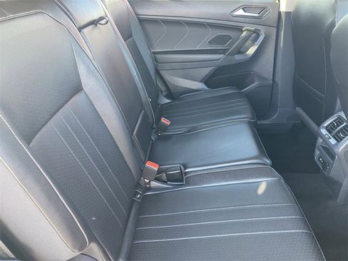 Used 2024 Volkswagen Tiguan SE image 16