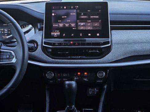 Used 2024 Jeep Compass Latitude image 31