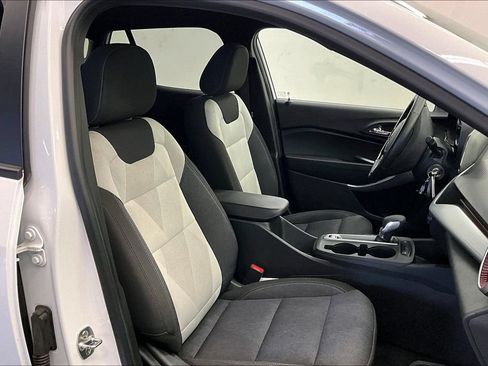 Used 2024 Chevrolet Trax RS FWD image 6