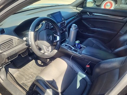 Used 2018 Honda Accord Sport image 6