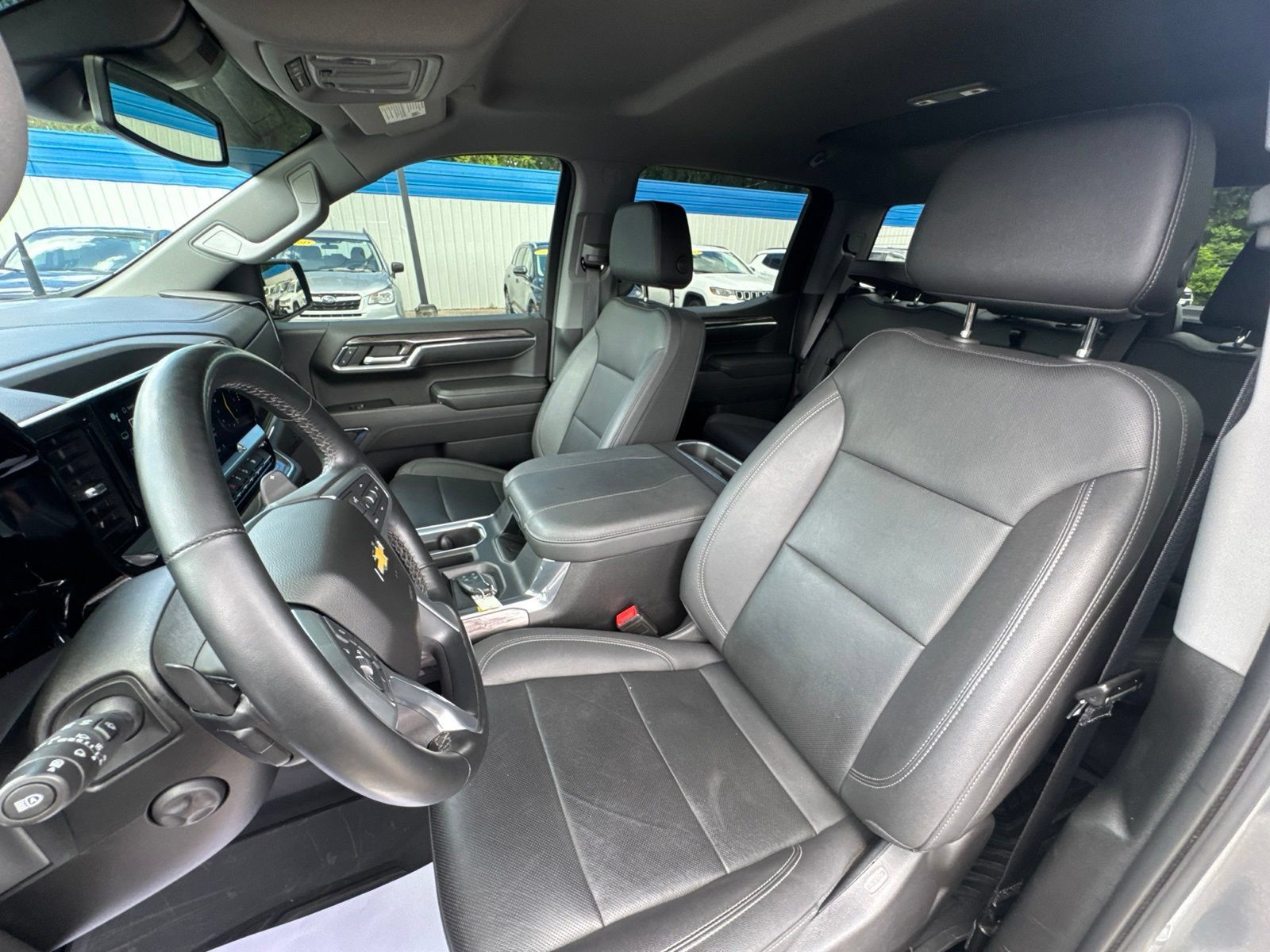 Used 2023 Chevrolet Silverado 1500 LTZ AWD/4WD image 17