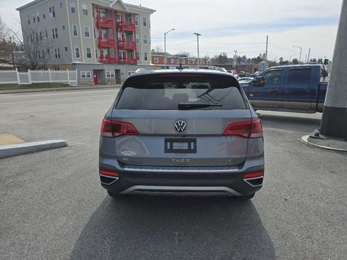 Used 2023 Volkswagen Taos SE w/ Panoramic Sunroof Package image 7