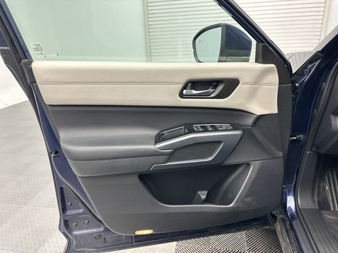Used 2022 Nissan Pathfinder SL AWD/4WD image 13