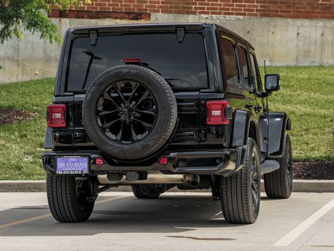 Used 2022 Jeep Wrangler Unlimited Sahara AWD/4WD image 4