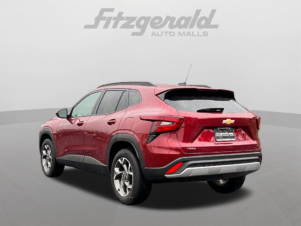 Used 2025 Chevrolet Trax LT FWD image 9