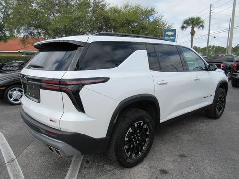 Used 2024 Chevrolet Traverse Z71 image 6