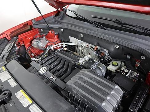 Used 2021 Volkswagen Atlas SEL Premium image 12