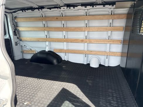 Used 2024 Chevrolet Express 2500 w/ Driver Convenience Package image 20