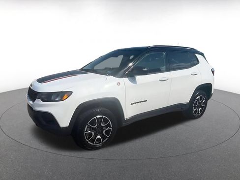 Used 2025 Jeep Compass Trailhawk AWD/4WD image 7