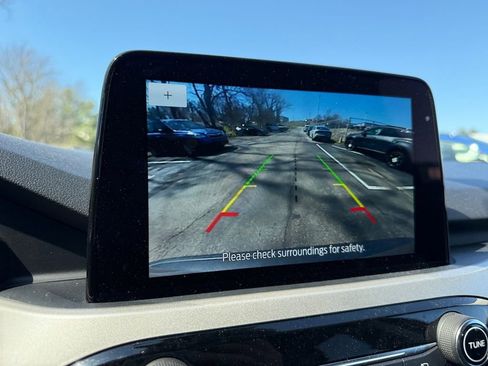 Used 2022 Ford Escape SE w/ SE Sport Appearance Package image 18