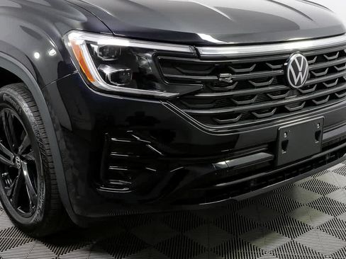 Certified 2025 Volkswagen Atlas Cross Sport SEL R-Line AWD/4WD image 40