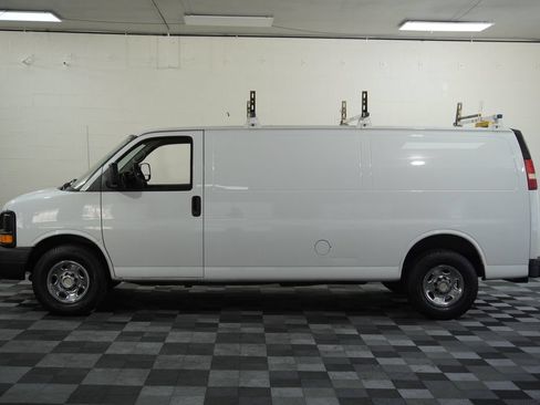 Used 2014 Chevrolet Express 3500 Extended RWD image 2