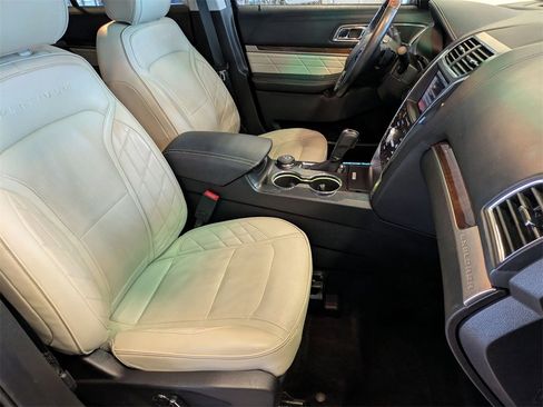 Used 2016 Ford Explorer Platinum image 24