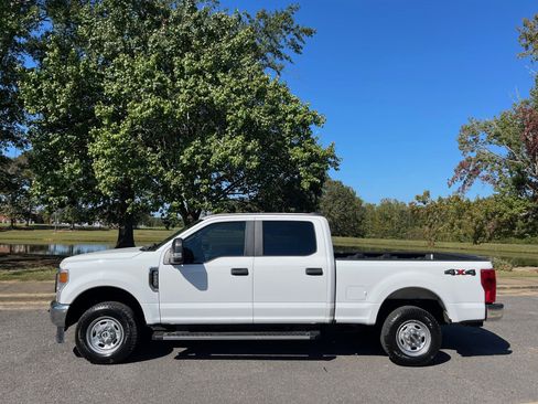 Used 2022 Ford F250 XL w/ Power Equipment Group image 2