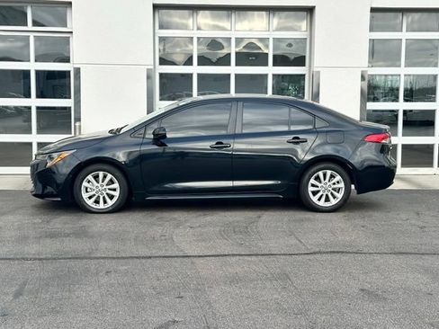 Used 2025 Toyota Corolla LE w/ LE Premium Package FWD image 3