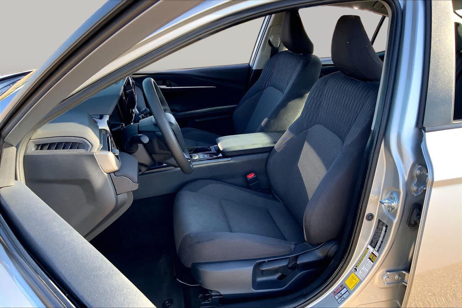 Used 2025 Toyota Camry LE FWD image 8
