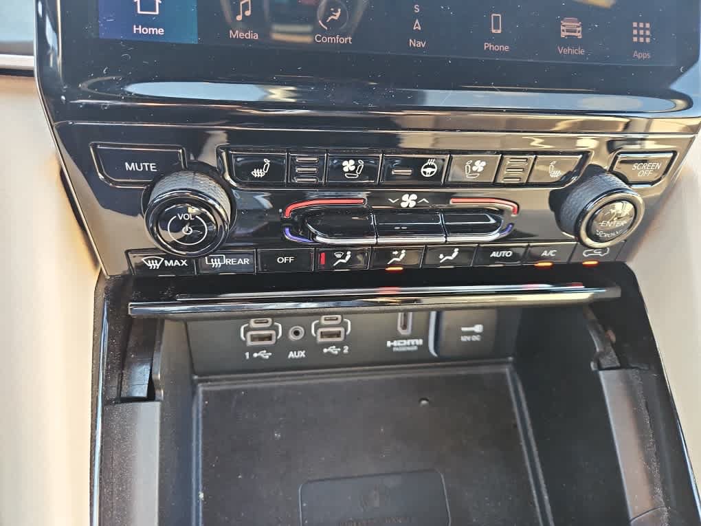 Used 2023 Jeep Grand Cherokee 4WD 4xe w/ Luxury Tech Group II image 17