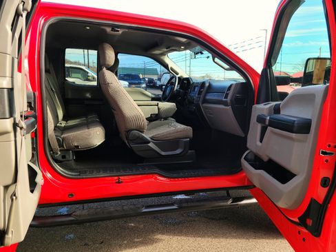 Used 2019 Ford F250 XLT w/ XLT Value Package image 7