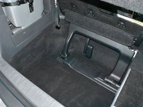 Used 2023 Toyota Sienna XLE FWD image 30