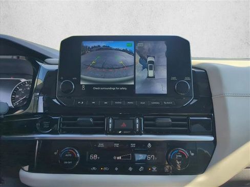 Used 2025 Nissan Pathfinder SL FWD image 18