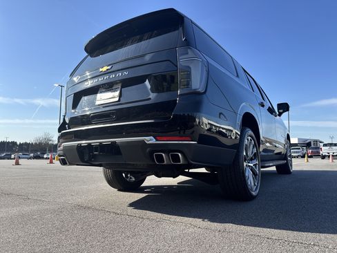 Used 2025 Chevrolet Suburban High Country w/ Sun And Tow Package image 10