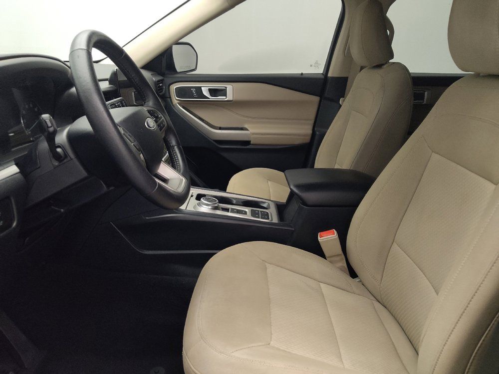 Used 2024 Ford Explorer XLT RWD image 17