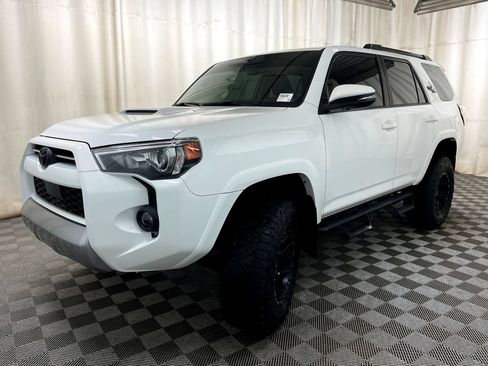 Used 2022 Toyota 4Runner TRD Off-Road Premium w/ Moonroof Package AWD/4WD image 19