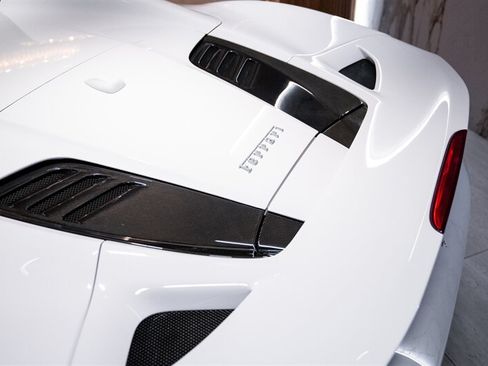 Used 2021 Ferrari F8 Tributo RWD image 22