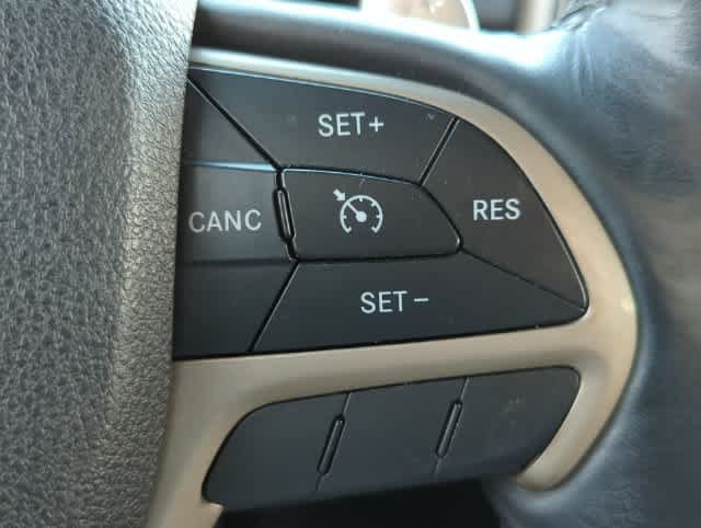 Used 2015 Jeep Grand Cherokee Limited AWD/4WD image 24