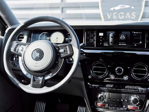 Used 2025 Rolls-Royce Phantom Sedan image 64