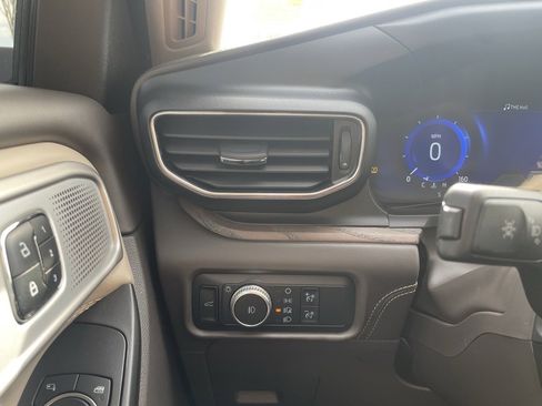 Used 2020 Ford Explorer Platinum w/ Premium Technology Package image 13