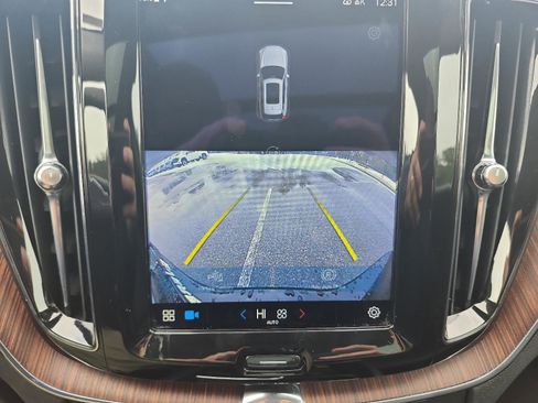 Used 2023 Volvo XC60 B5 Plus image 17