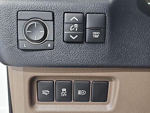 Certified 2020 Lexus GX 460 Premium w/ Premium Package AWD/4WD image 24