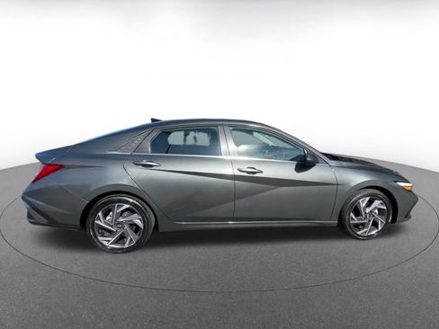 Used 2025 Hyundai Elantra SEL image 16
