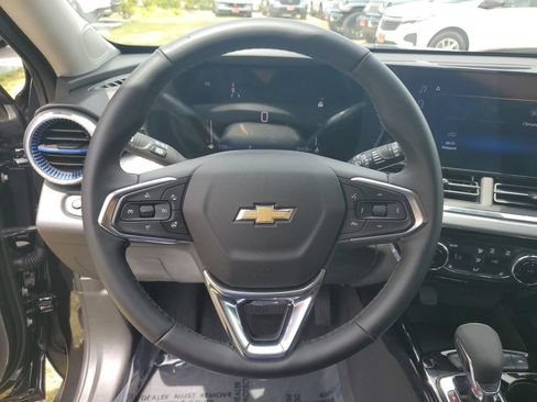 Used 2026 Chevrolet Trax LT w/ LT Convenience Package FWD image 28