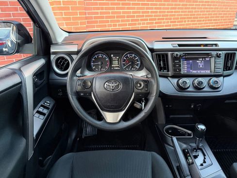 Used 2018 Toyota RAV4 LE image 10