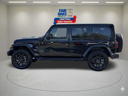 Certified 2025 Jeep Wrangler Unlimited Sahara AWD/4WD image 11
