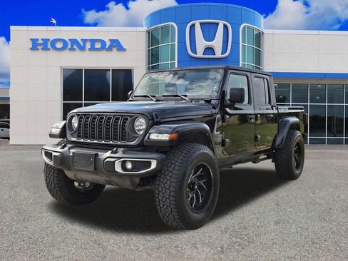 Used 2024 Jeep Gladiator Sport image 5