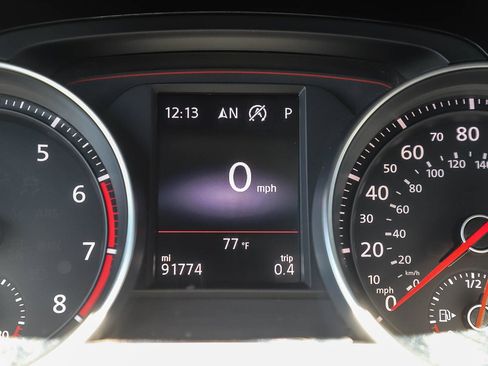 Used 2018 Volkswagen GTI SE FWD image 21