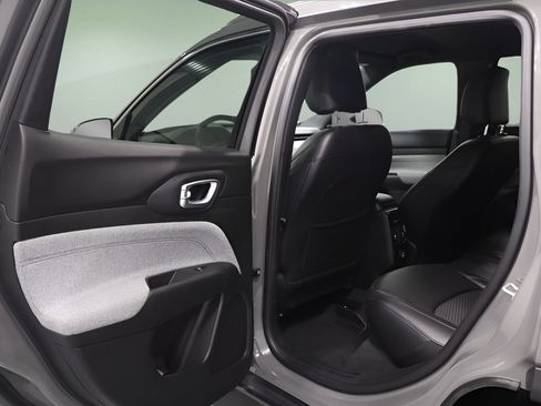Used 2024 Jeep Compass Latitude AWD/4WD image 12