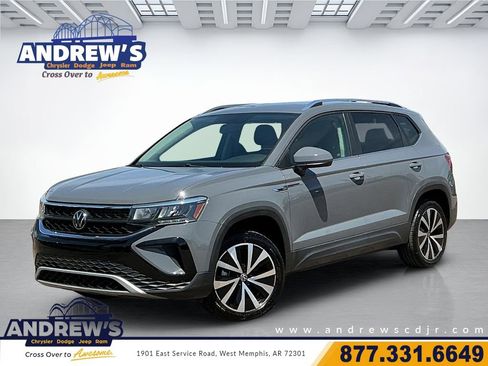 Used 2022 Volkswagen Taos SE FWD image 1
