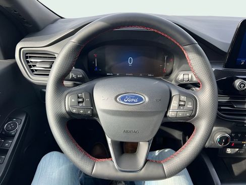 Used 2025 Ford Escape ST-Line w/ Cold Weather Package FWD image 23