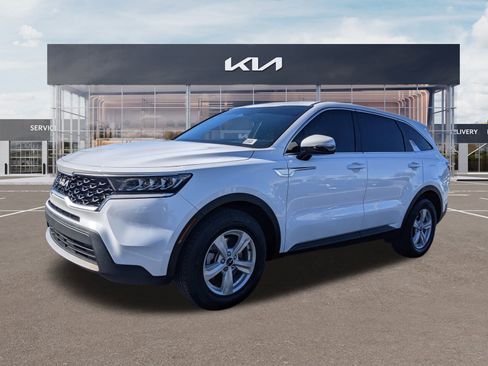 Used 2023 Kia Sorento LX image 6