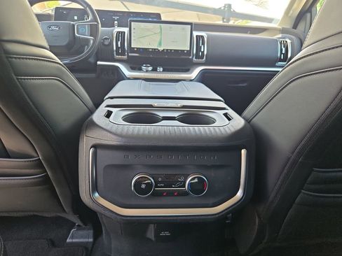 Used 2025 Ford Expedition Platinum AWD/4WD image 11