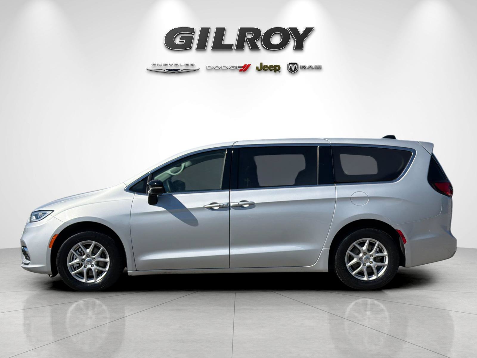 Used 2024 Chrysler Pacifica Touring-L FWD image 7